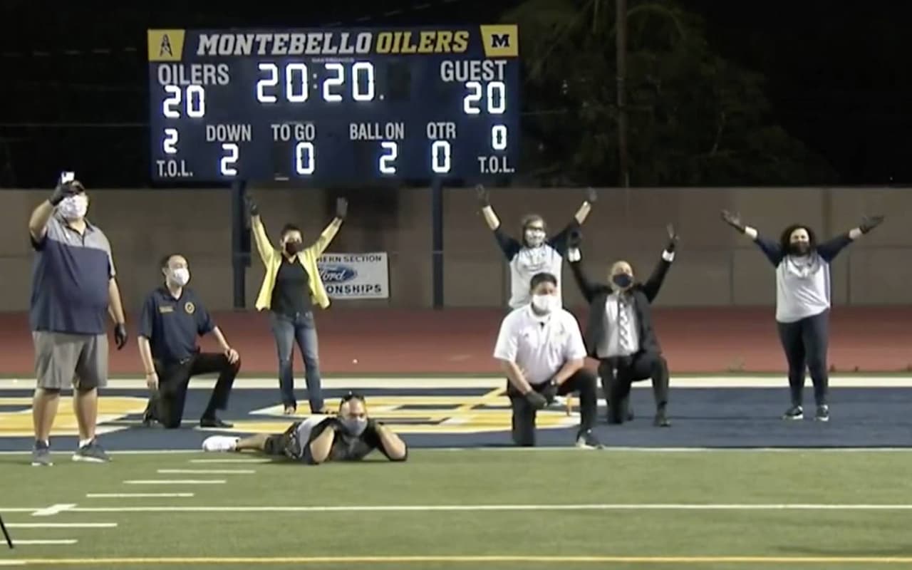 Estudiantes de preparatoria no pueden hacer su caminata de honor para recibir su diploma pero sus maestros les rinden homenaje