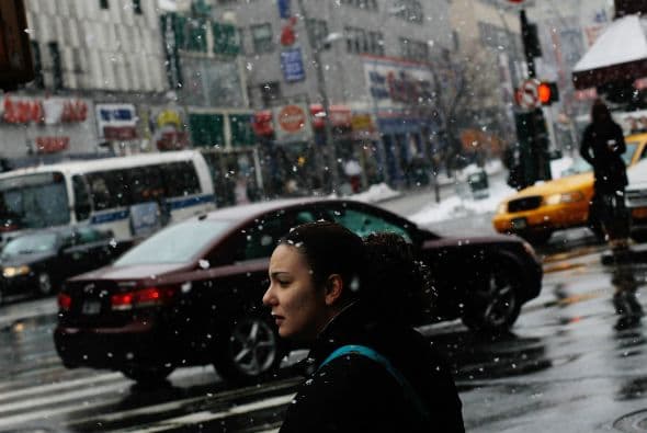 Las autoridades recomendaron a los habitantes de la zona a que utilicen el transporte público y que sólo salgan en su vehículo si es muy necesario. De esta manera se despejan un poco las calles para realizar los trabajos de limpieza.