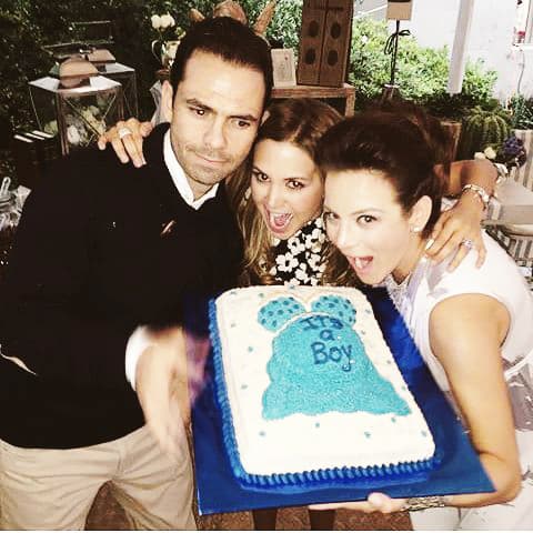 En compañía de sus amigos más cercanos, muchos de ellos actores, la artista le dio la bienvenida a su bebé.