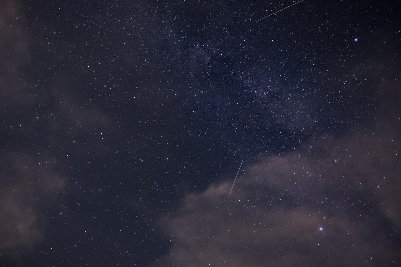 El astrónomo italiano Giovanni Schiaparelli fue quien descubrió que este cometa es el origen de las perseidas, en 1865. Swift-Tuttle visitó por última vez el sistema solar interior en 1992. En la foto, las perseidas vistas en Altendorf.
<br>
