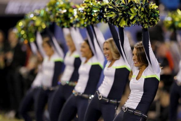 Pero también las porristas hicieron que el ambiente se animara cada vez más.