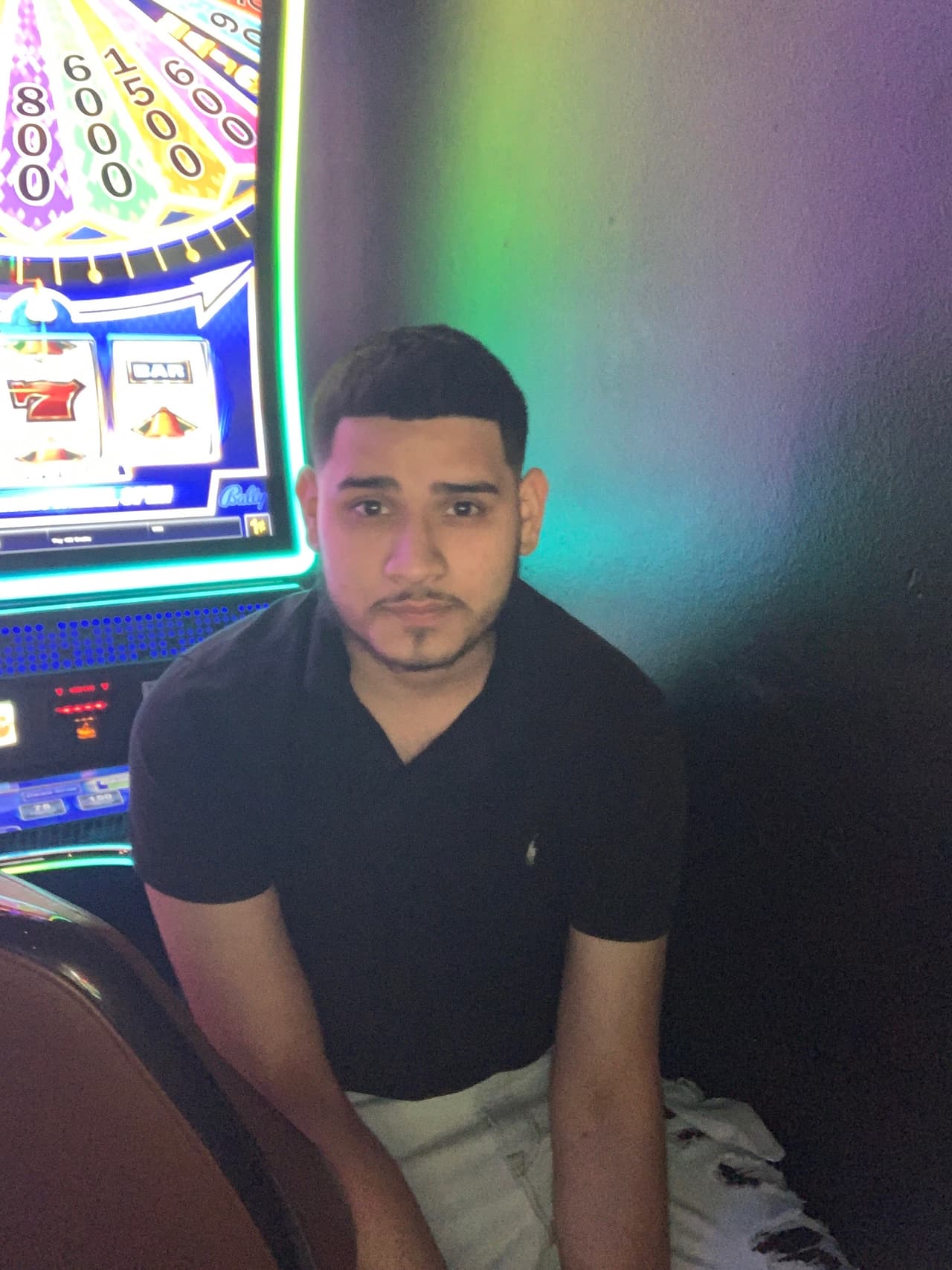 José Contreras de 19 años fue encontrado sin vida, tendido en el asfalto después de ser arrollado cerca de su casa en Arlington. El joven fue trasladado al hospital donde falleció.
<br>