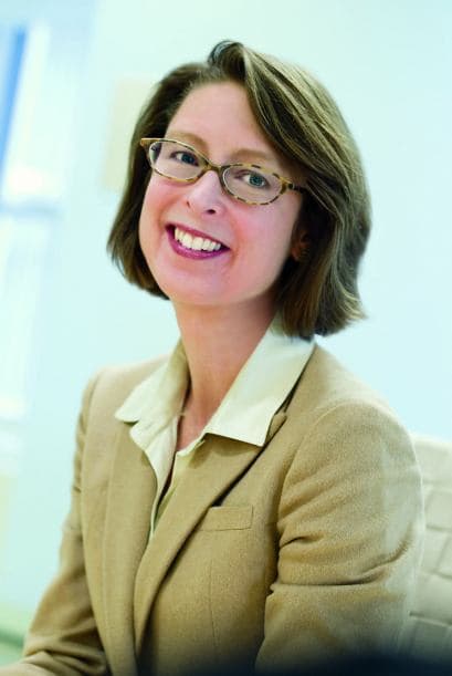 34.- ABIGAIL JOHNSON: Encargada de los servicios financieros de la empresa familiar de Fidelity Investments, tiene 52 años.