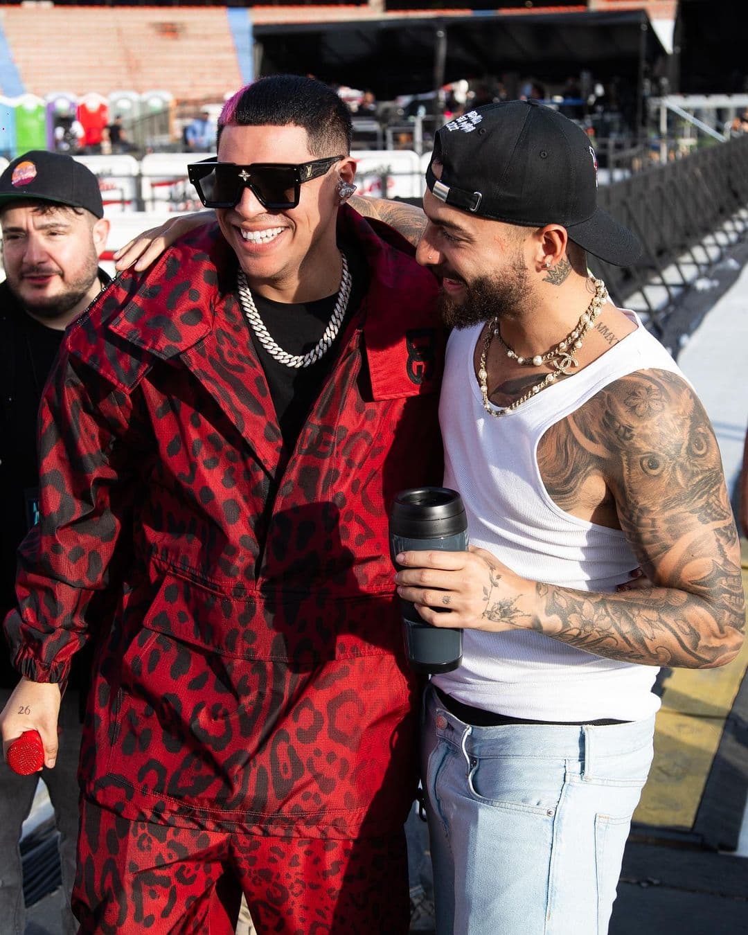 Además, portó aretes de oro blanco de 48 mil dólares (981 mil pesos) un reloj Cartier modelo Panthere de 33,300 dólares (680 mil pesos).