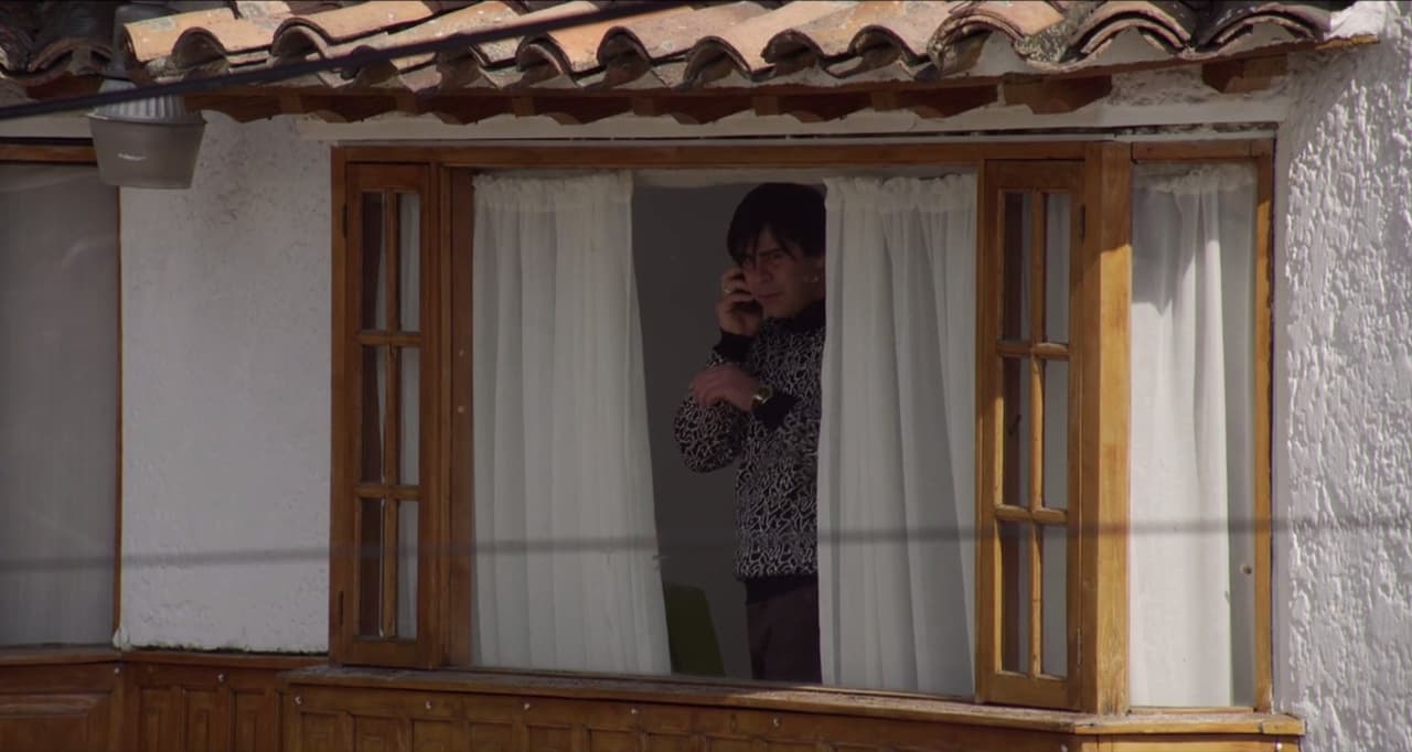 Pero a ‘El Chapo’ aún le faltaba 
<b><a href="http://www.univision.com/series/el-chapo/benjamin-avendano-fue-capturado-por-don-sol-con-la-ayuda-de-el-chapo-guzman-video" target="_blank">entregar a Benjamín Avendaño</a></b> y para ello sumó a sus filas de aliados a Los GAFES (Grupo Aeromóvil de Fuerzas Especiales). Su primera misión fue localizar la ubicación exacta del líder del cártel de Tijuana. Joaquín Guzmán entregó la información a ‘Don Sol’ a cambio de que el gobierno dejara de perseguirlo y detuviera su proceso de extradición.