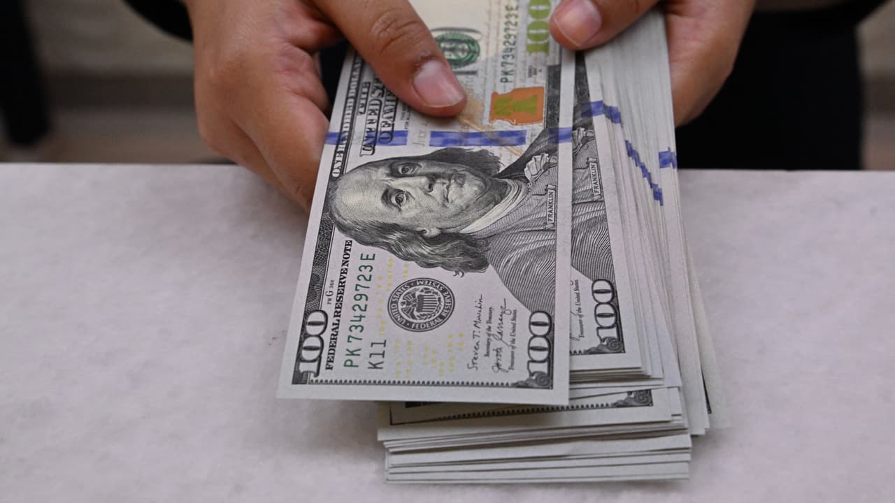 Reserva Federal recorta las tasas de interés: un economista explica qué significa esto para consumidores