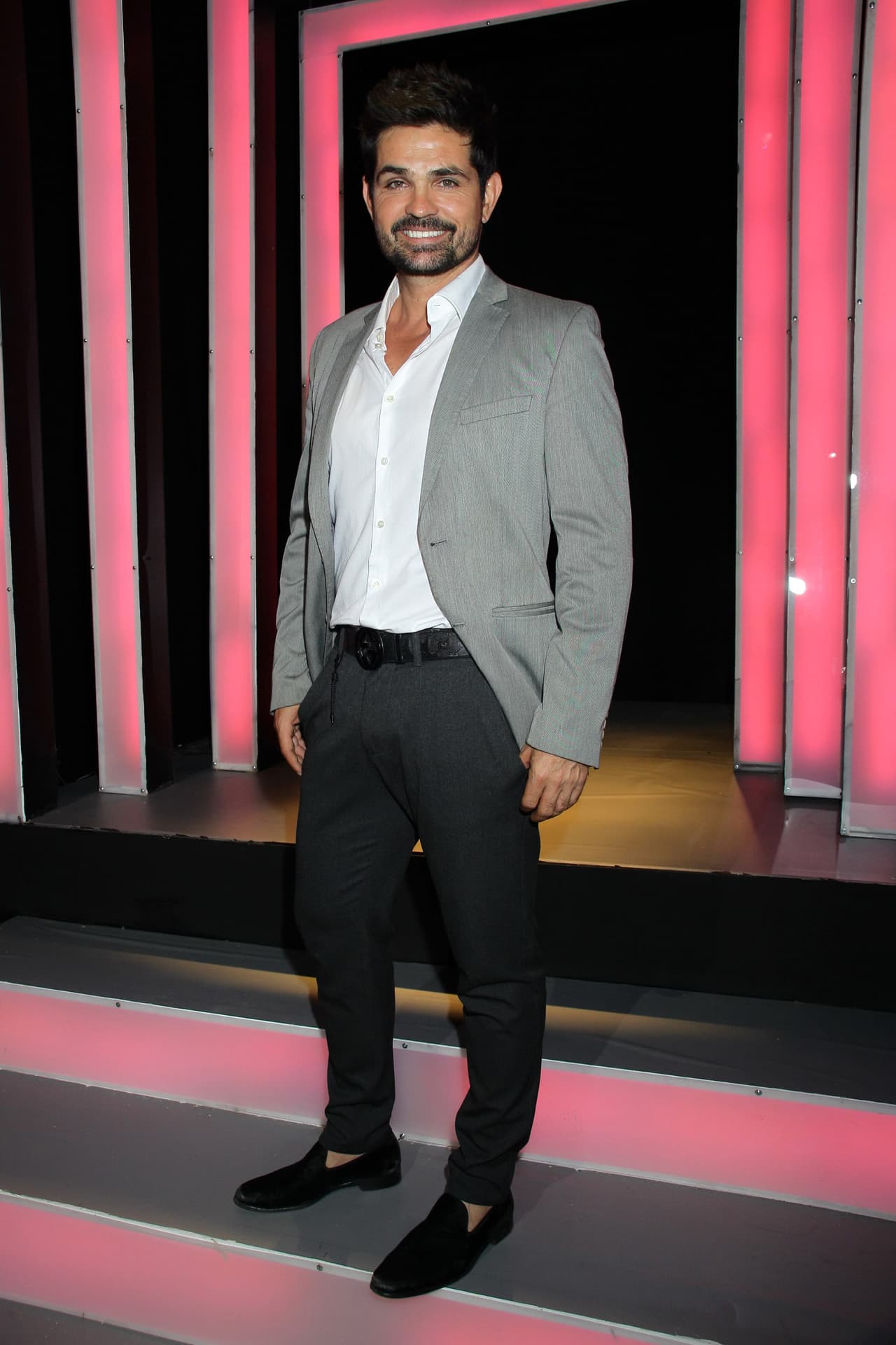 Desde que comenzaron las grabaciones, Fedinando ha combinado la paternidad con su pasión en la actuación y con esta gran sonrisa lo vimos en la presentación del melodrama producido por Carlos Bardasano.