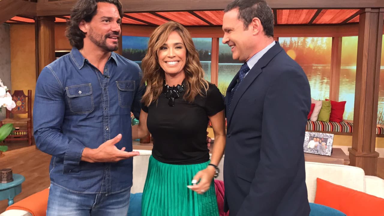 Tomarse una foto junto a él no fue nada fácil y a nuestra Karlita le ganaban los nervios.