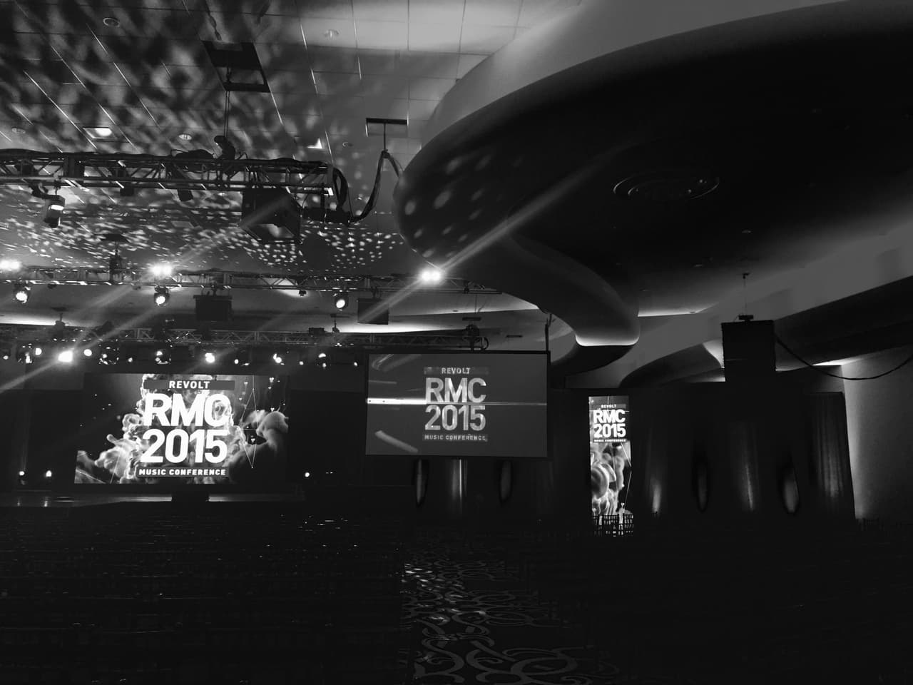 Los páneles brindaron consejos para asipirantes artistas, tal como la importancia de tener una vision, cómo presentarse en las redes sociales, y ante las disqueras.