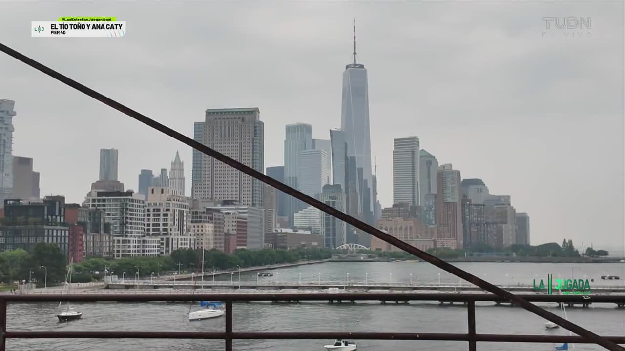 El tío Toño y Ana Caty: El Muelle 40