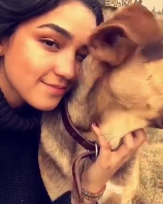 "Tu momento llegó antes de lo esperado, pero permanecerás para siempre en mi corazón como ese perrito que alegró mis días. Descansa en paz mejor amigo, te adoro".
<br>