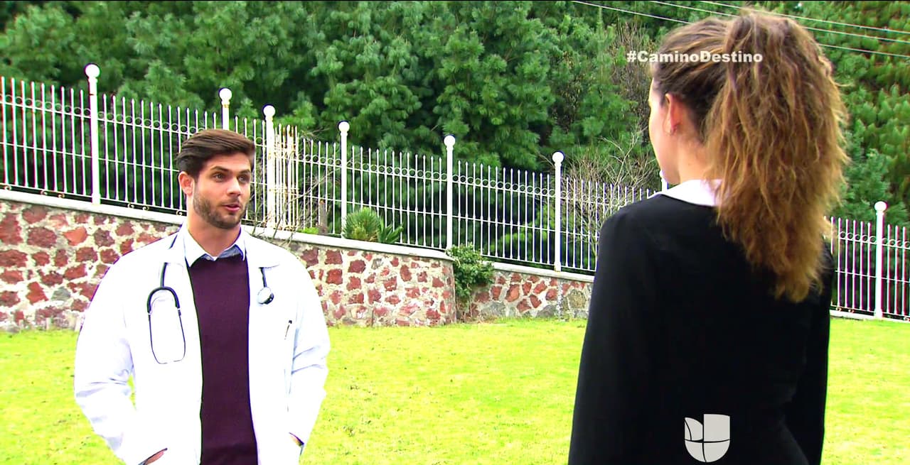 ¡Ayy Fernanda! Carlos te tiene muy enamorada.