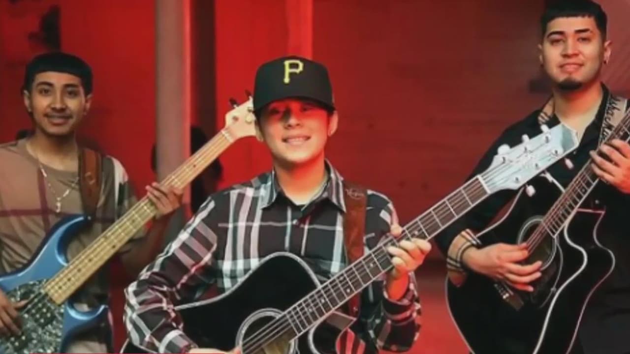 Hace un año recogían manzanas con su padre y ahora Yahritza y Su Esencia conquistan el regional mexicano