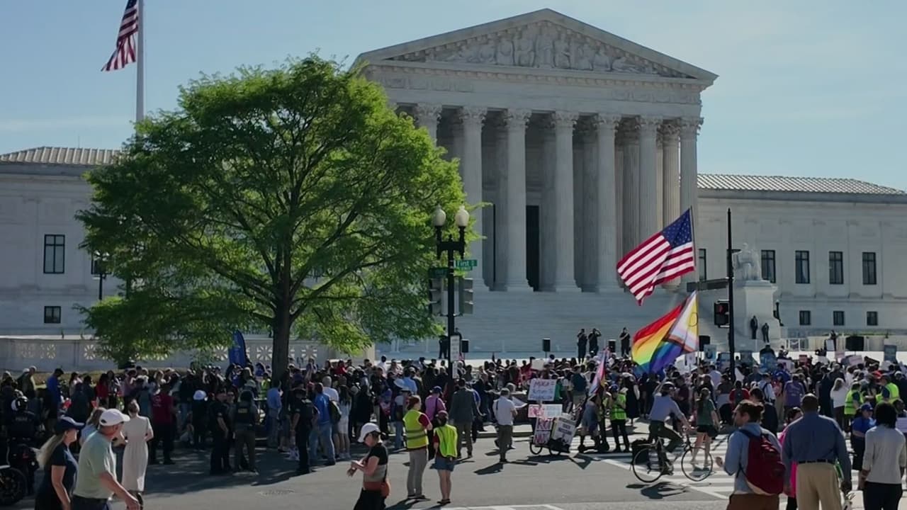 Donald Trump asiste a Suprema Corte y genera debate sobre ciudadanía por nacimiento