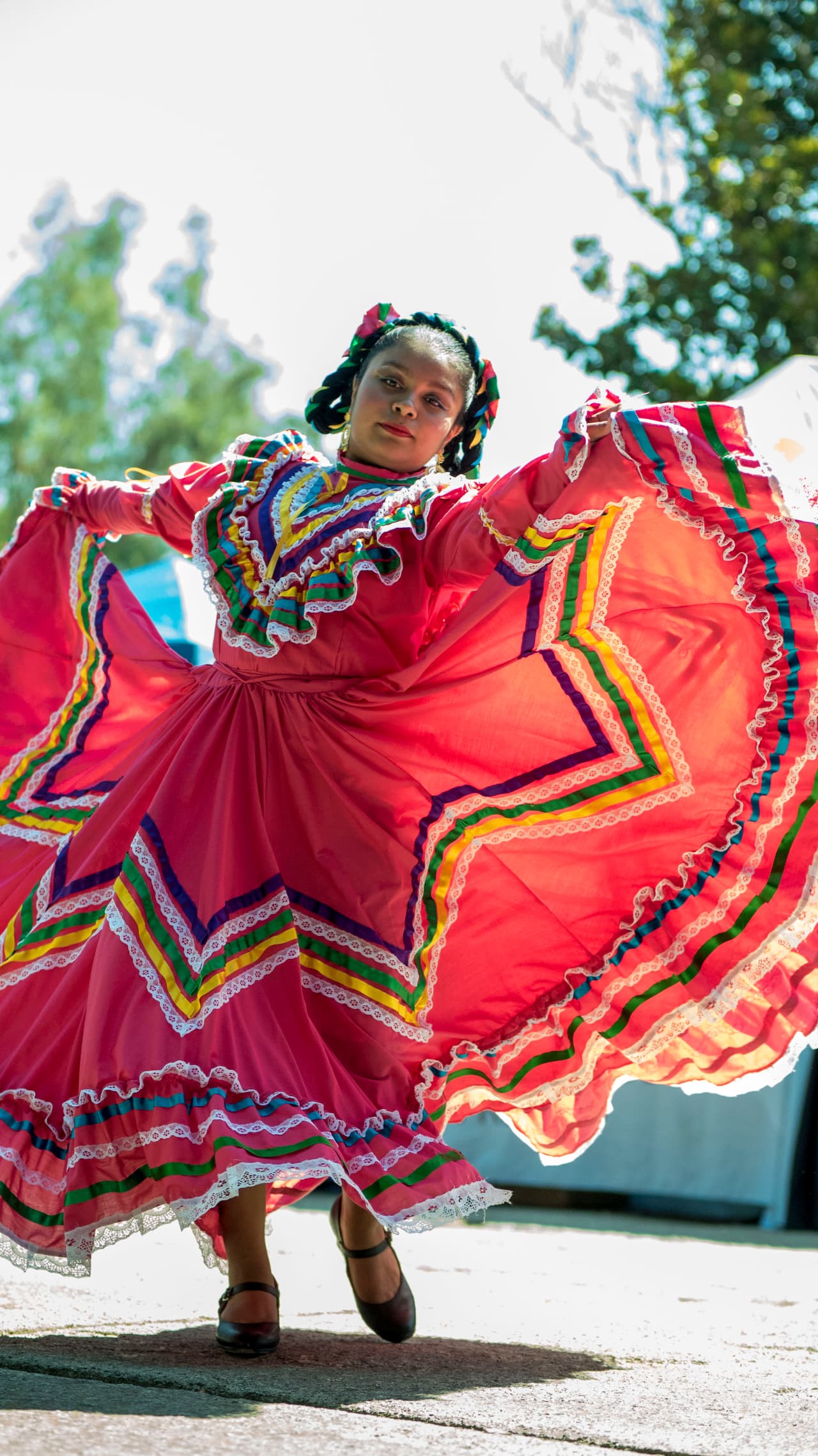 Familias del valle central visitaron los parques temáticos Playland y Storyland para disfrutar del Día de la Familia en Fresno.