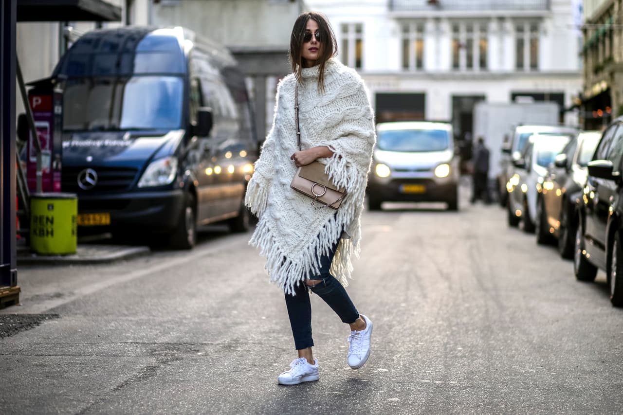 Loa ponchos hicieron presencia en las tendencias de primavera 2015-2016