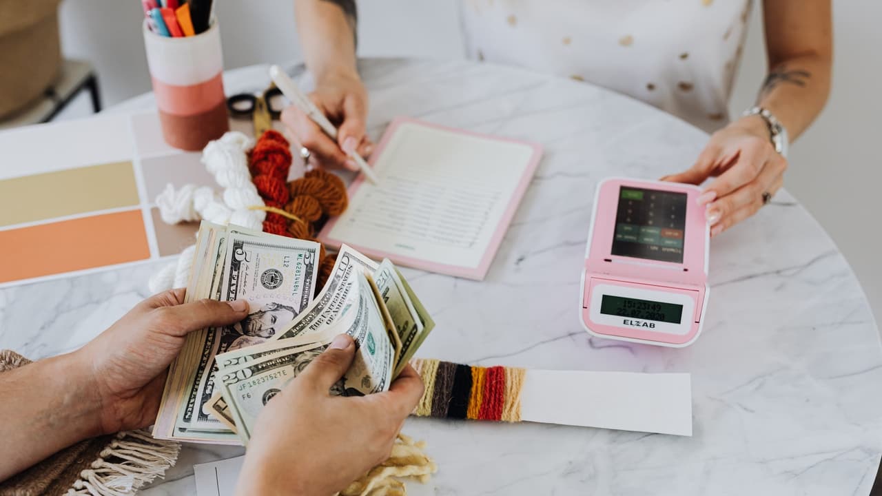 “No se pagan intereses”, dijo Rodríguez. Confirmando que de ser aprobados con el préstamo, las personas no pagaran los intereses del 20% del dinero que reciban del estado por 30 años.