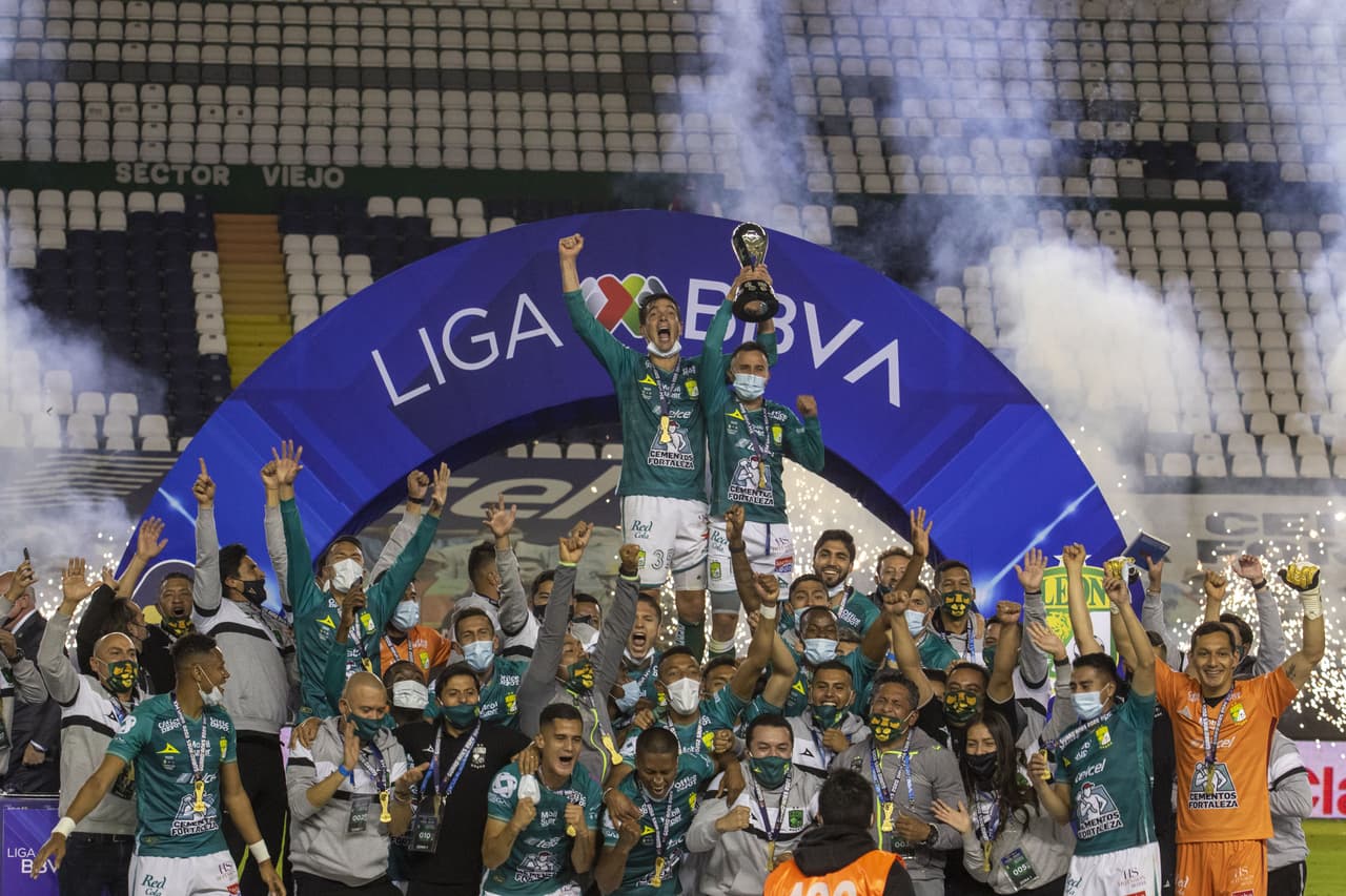 Así celebra León su nuevo campeonato del futbol mexicano en el estadio Nou Camp.