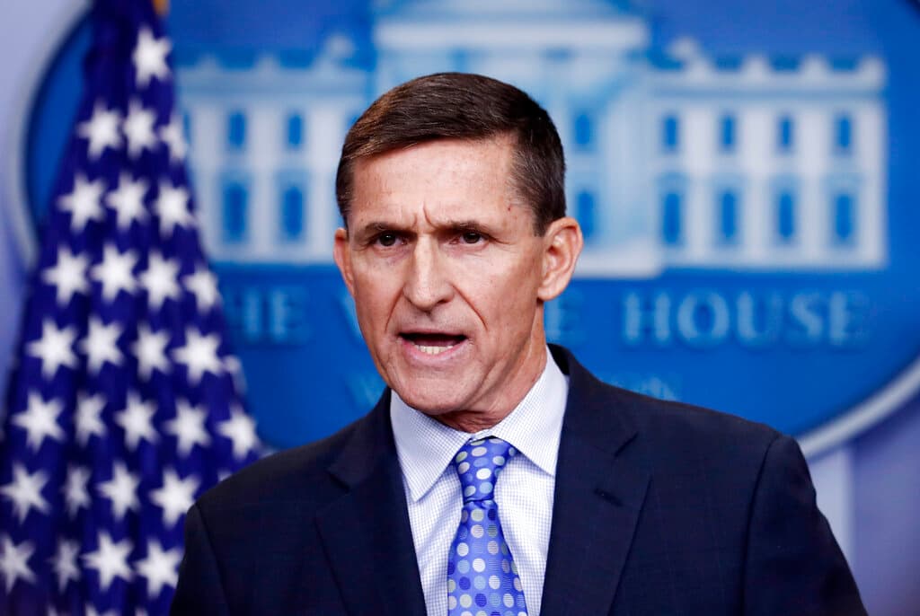 En esta fotografía de archivo del miércoles 1 de febrero de 2017, el entonces Asesor de Seguridad Nacional Michael Flynn habla durante la rueda de prensa diaria en la Casa Blanca, en Washington.