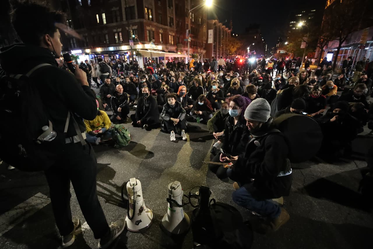 Protestas similares tomaron lugar en ciudades como Seattle, Filadelfia y Washington y se mantuvieron en gran parte pacíficas.