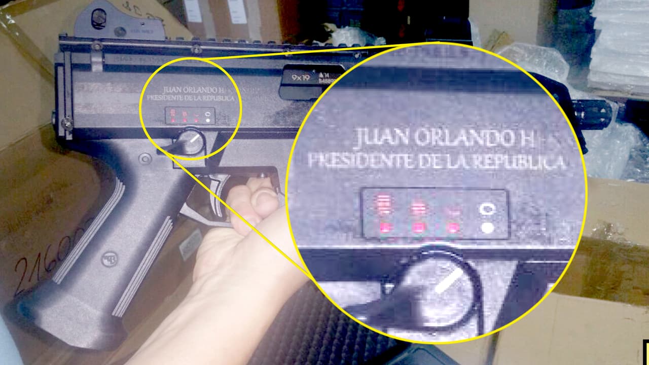 Trial exhibit #203-R4 in 
<a href="https://twitter.com/hashtag/TonyHernandez?src=hashtag_click">Tony Hernandez</a> drug trafficking case in New York: a weapon allegedly carried by the president's brother, embossed with Honduran flag and name of JUAN ORLANDO HERNANDEZ.