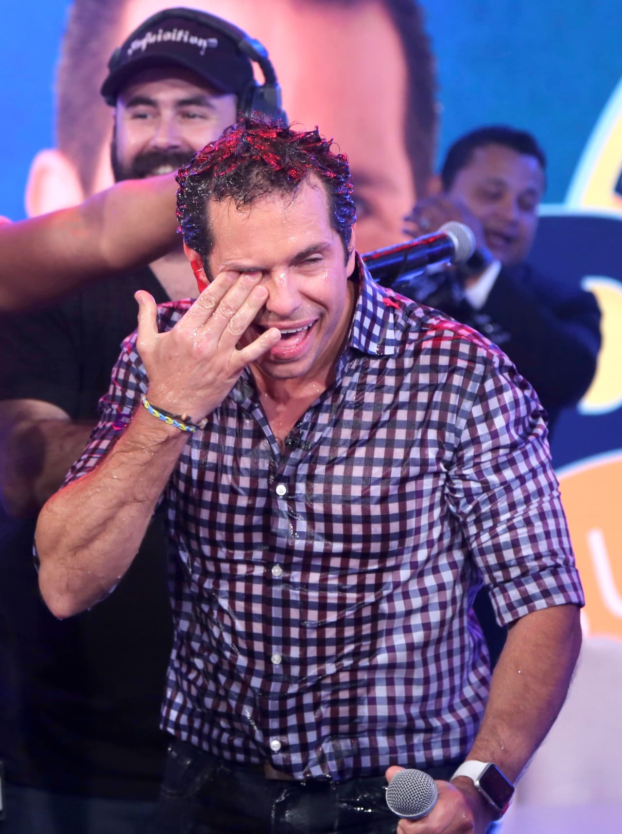 Mientras Diego tomaba la mano de su madre, fue ella quien explicó que su esposo, como en una especie de premonición, ya había advertido que no quería sufrir de la enfermedad de cáncer.