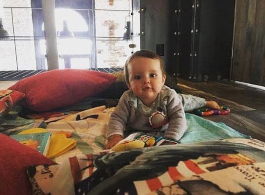 Aunque Layevska no ha dejado de trabajar, pues en 2018 fue villana de la telenovela 'Y mañana será otro día', en sus ratos libres aprovecha al máximo a su hija, así lo ha expresado en Instagram.