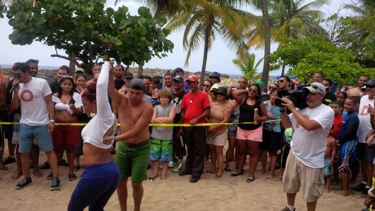 Celebramos tremendo party playero en Los Tubos, Mar Chiquita y Vega Baja.