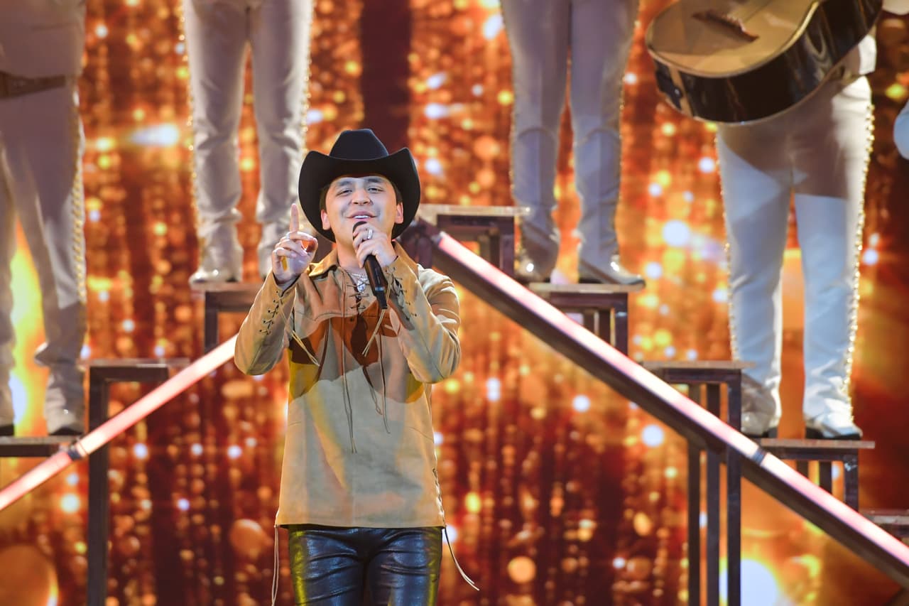 En el backstage Migbelis le preguntó qué le recomendaría a los músicos que están por empezar su carrera, a lo que él respondió: