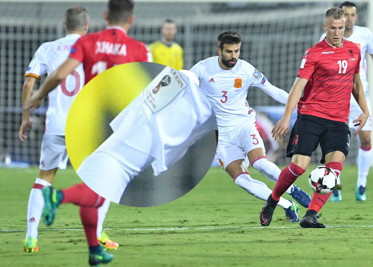 ¿Protesta política o mero detalle? Piqué corta de su camiseta la bandera de España