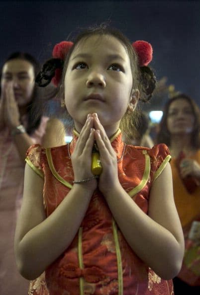Durante este día los chinos no dicen "feliz año nuevo", sino "gong xi fa cai", que quiere decir "deseo que tengas mucho dinero".