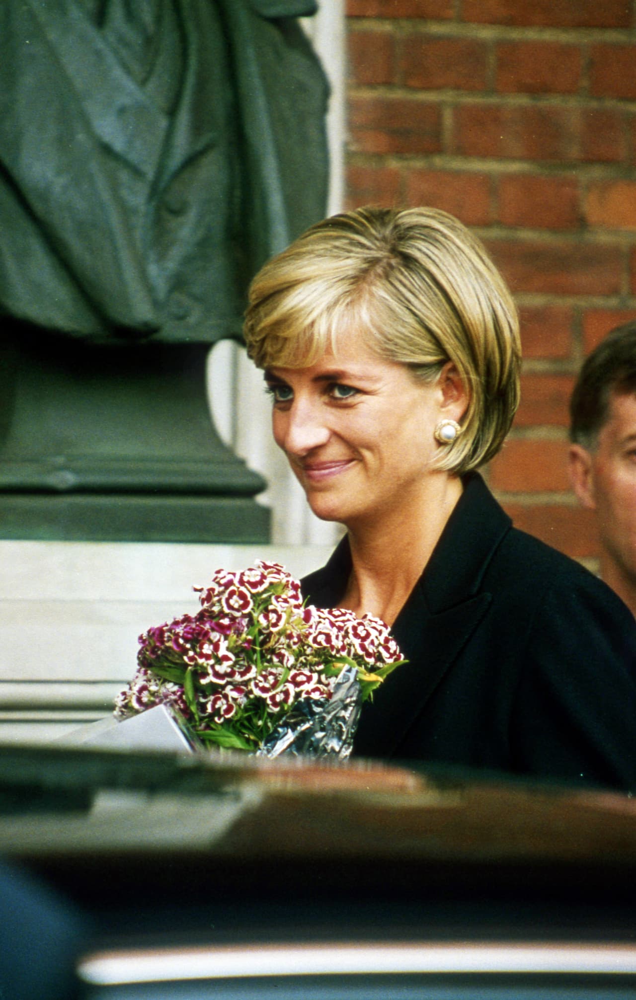 Llevar al bebé a esa gira, con esa edad, es una decisión que parece seguir los pasos de la madre del príncipe Harry, Lady Diana, de acuerdo con el diario
<b><a href="https://www.mirror.co.uk/news/uk-news/meghan-markle-only-allowed-take-17266664" target="_blank"> Mirror</a></b>
<a href="https://www.mirror.co.uk/news/uk-news/meghan-markle-only-allowed-take-17266664" target="_blank">.</a>