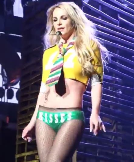 Y sí que baila como una diosa. Dicen que también pudo haber renovado su vestuario, por la impresionante figura que ha presumido estas semanas.