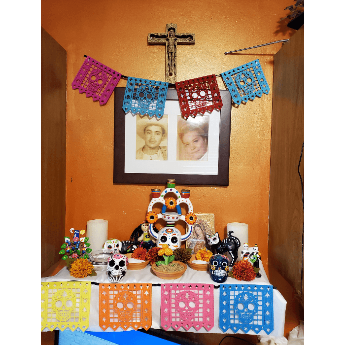 "Altar de muertos a mis padres."