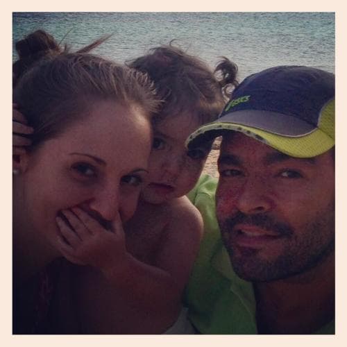 Además de la solicitud del "apercibimiento de
<b>suspenderse la patria potestad</b> y como consecuencia de ello, la guardia y custodia provisional que ejerce" Carolina Van Wielink sobre las niñas.