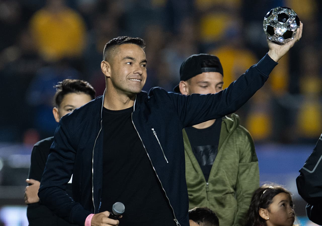En el intermedio hubo un homenaje al mediocampista de Tigres Juninho, quien recientemente anunció su retiro del fútbol activo.