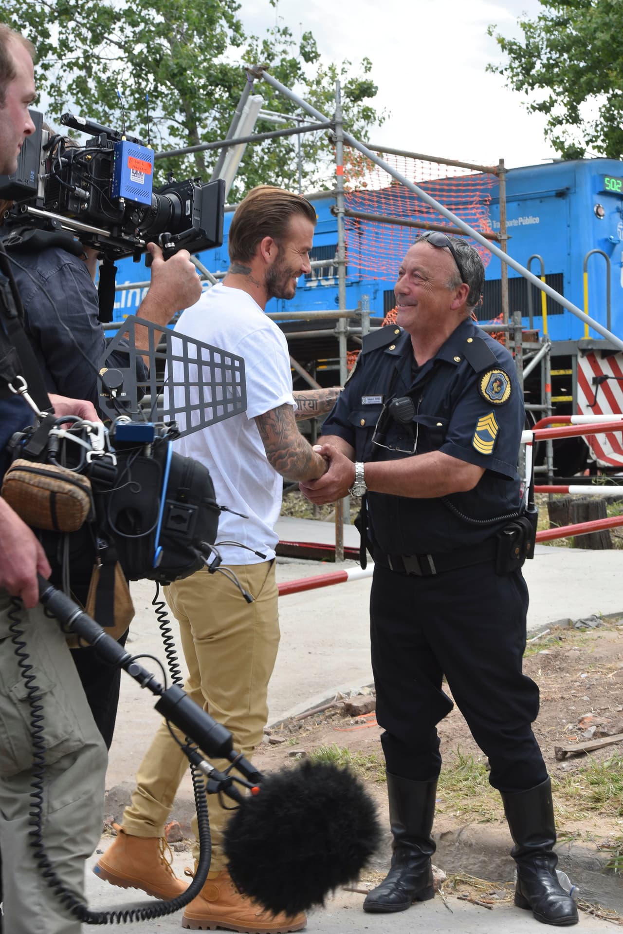 ¿Pero qué es lo que hacía en ese lugar? Se ha revelado que el futbolista está grabando un documental y Argentina es uno de los países que fungieron como set.