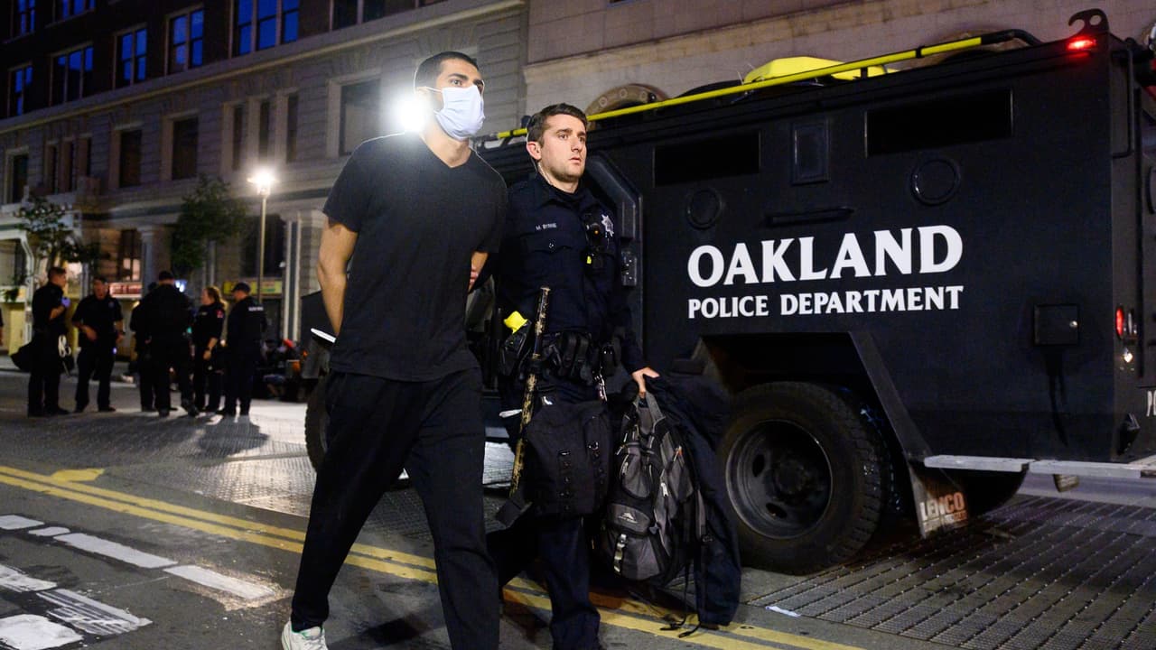 Oakland desviará $18 millones de la Policía a programas para prevenir la violencia, ¿cuáles son?