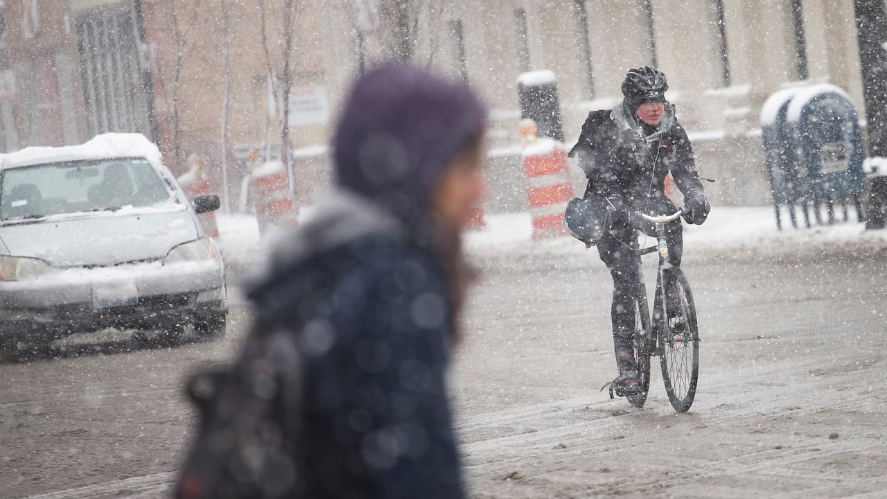 Chicago vivirá otro fin de semana con nieve y mezcla invernal, haciendo los traslados complicados