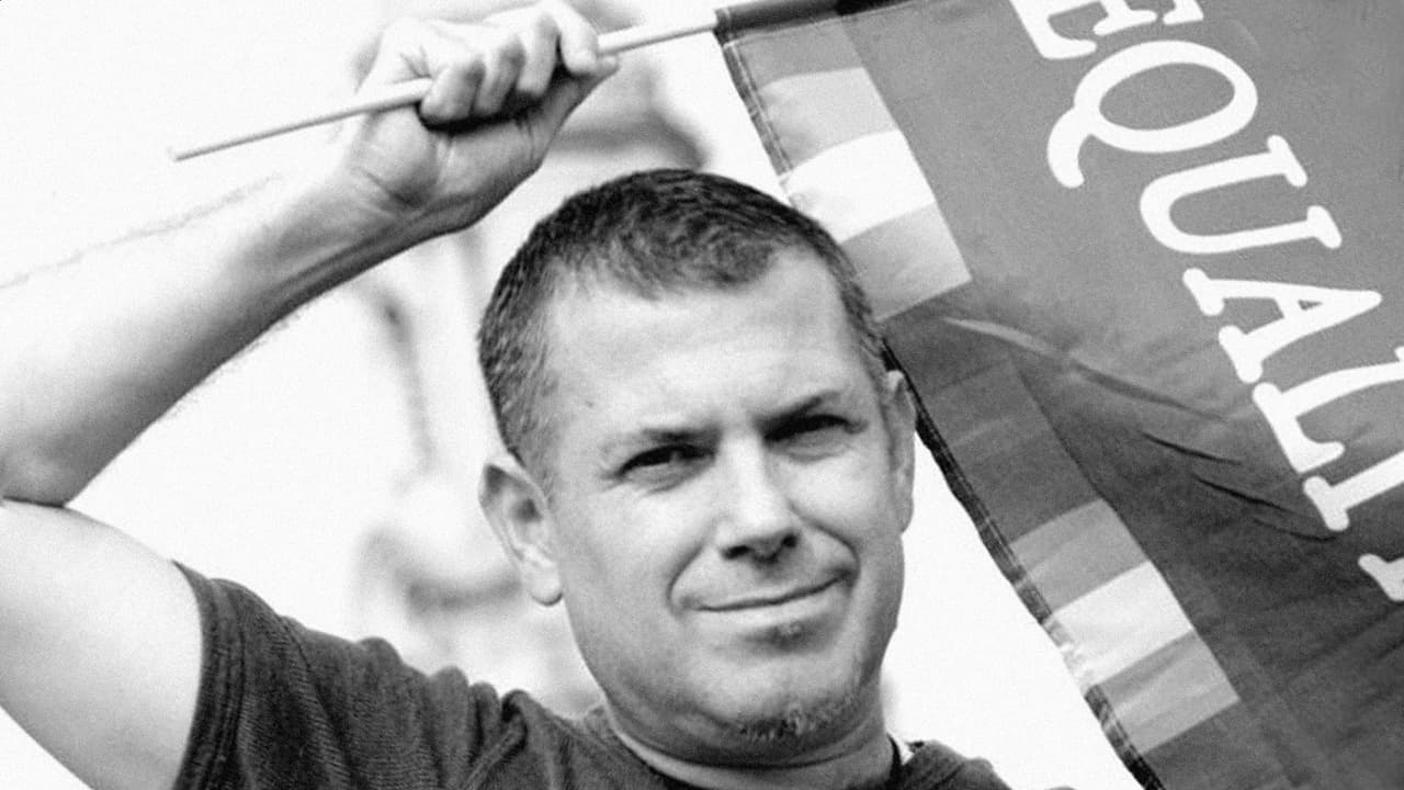 El hombre que guarda en su casa toda la historia de los hispanos LGBT