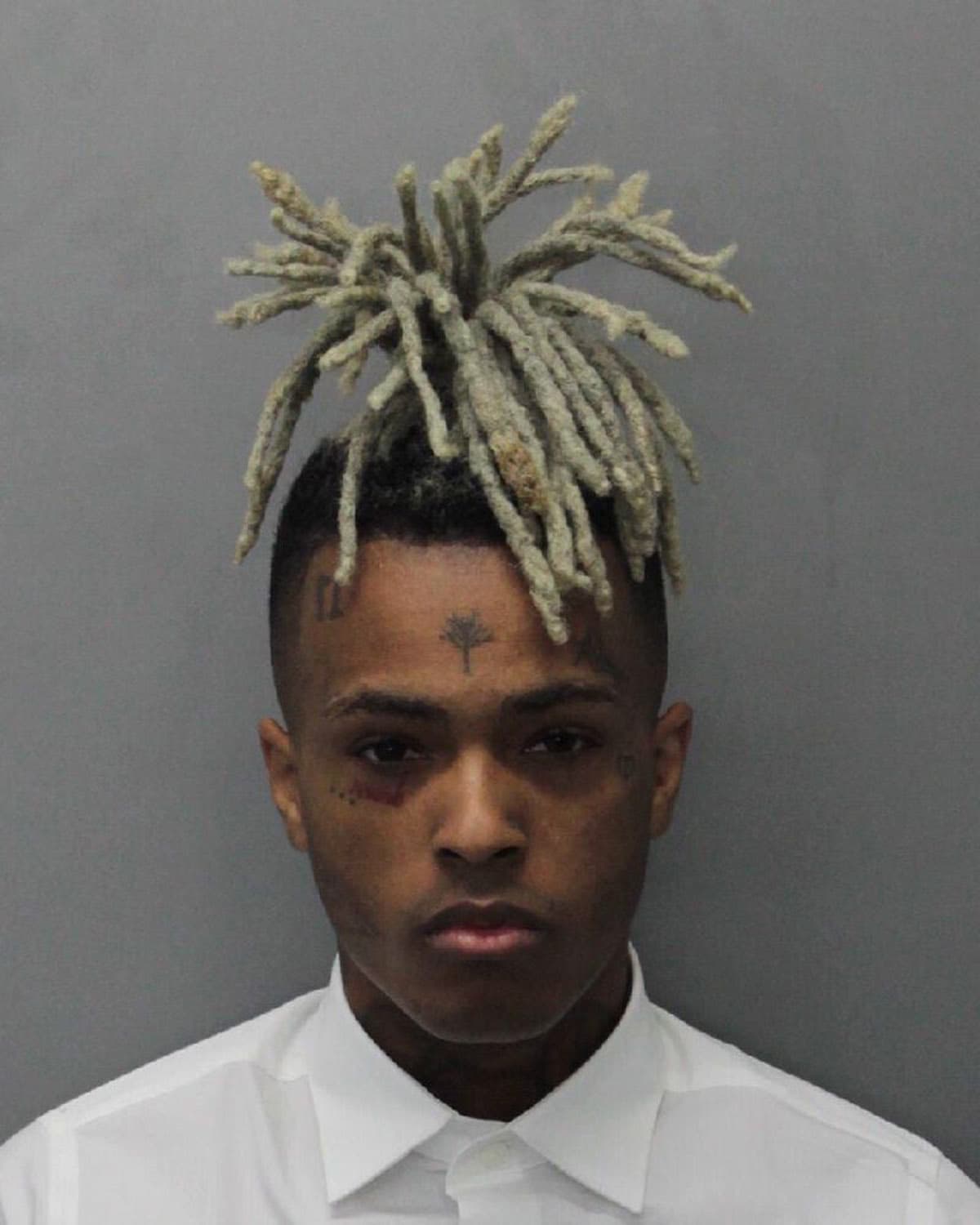 <b><a href="https://www.univision.com/entretenimiento/muere-el-rapero-xxxtentacion-tras-ser-baleado-en-la-calle">XXXTentacion, quien fue asesinado a tiros en junio de 2018</a></b>, obtuvo 10 nominaciones, incluidas Mejor artista masculino, Mejor artista de R&B y Mejor álbum de rap.