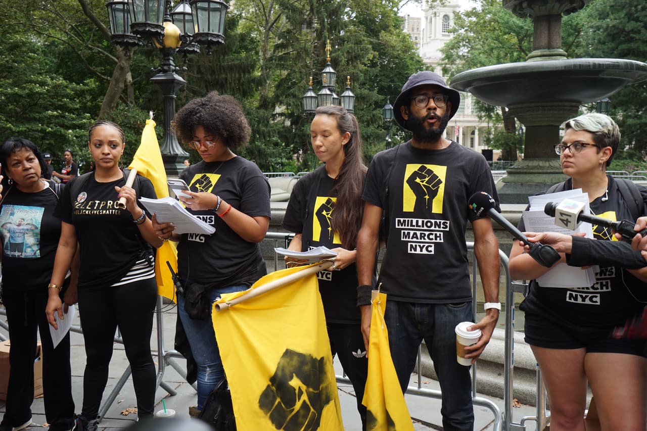 Ocupan el parque de la alcaldía de Nueva York con la certeza de que los arrestarán