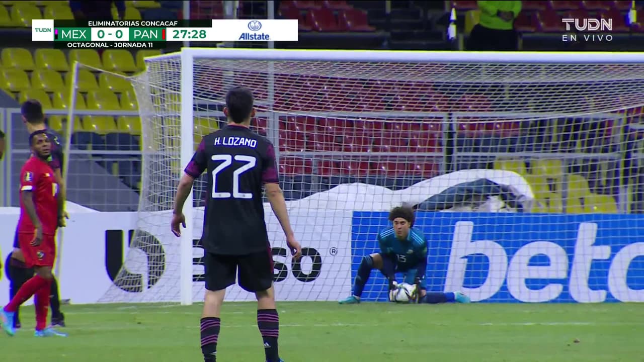 ¡TIRO ATAJADO! disparo por Yoel Bárcenas.