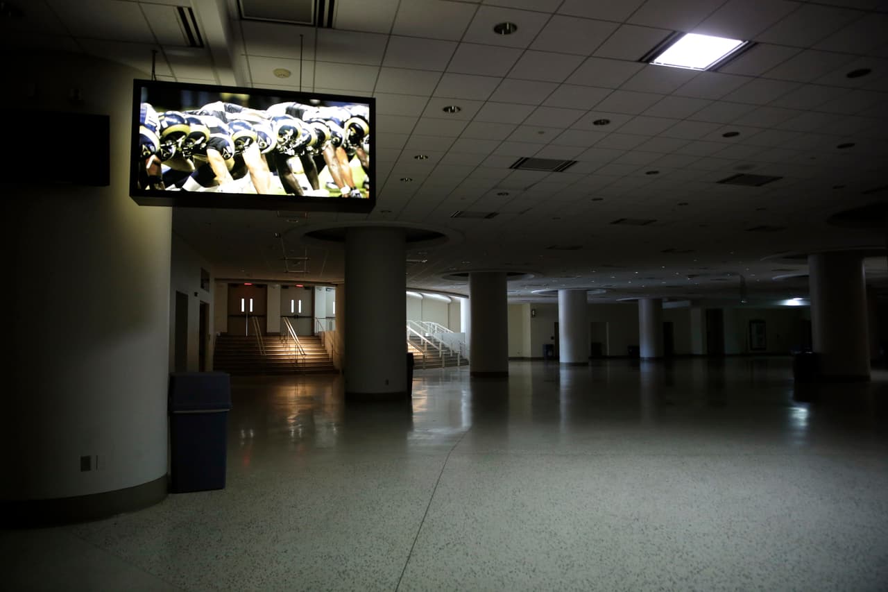 La ciudad de San Luis, Missouri se quedó sin equipo de la NFL por segunda ocasión desde 1988 cuando se fueron los Cardinals a Arizona, ahora estas son las fotografías de la desolación por la partida de los Rams a Los Angeles.