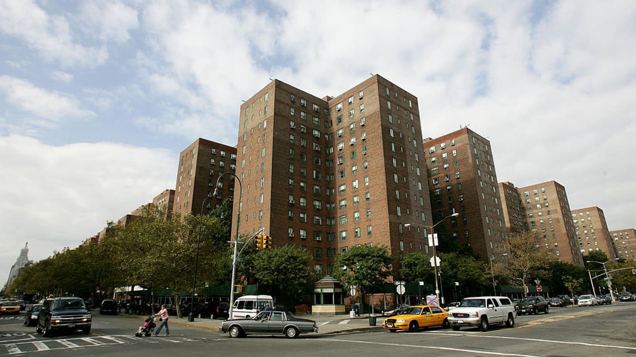 <b>En video. ¿A qué se debe que muchas personas se este mudando de la ciudad de Nueva York en los últimos meses?</b>Según datos del correo, durante los primeros siete meses de la pandemia unas 295,000 personas habían pedido cambio de domicilio. El abogado Oswald Feliz explica que quienes deciden irse lo hacen por varias razones, como el costo de la renta.