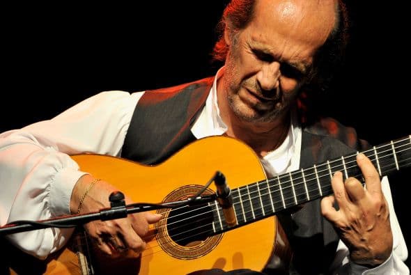 Paco de Lucía se hizo ganador de dos premios Latin GRAMMY, uno en 2012 Mejor Álbum de Música Flamenca por 'En Vivo Conciertos España 2010', y otro en el 2004, Best Flamenco Album por 'Cositas Buenas'.