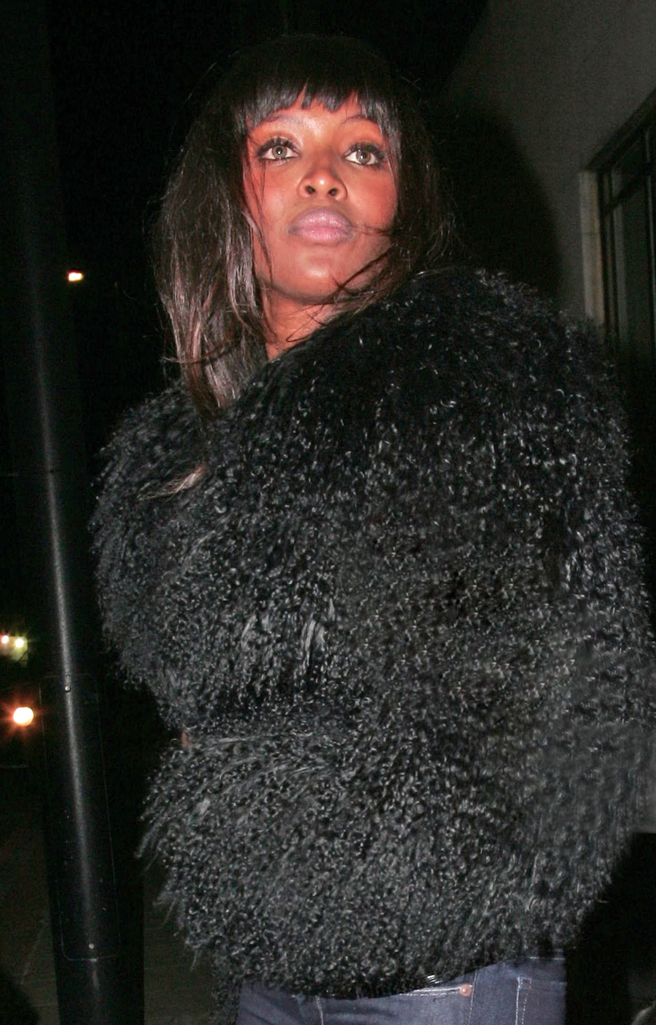 Naomi Campbell agredió a Gaetano Di Giovanni en sus vacaciones por Sicilia, lo que ocasionó que fuera condenada a seis meses de prisión en 2009, la modelo apeló la sentencia.