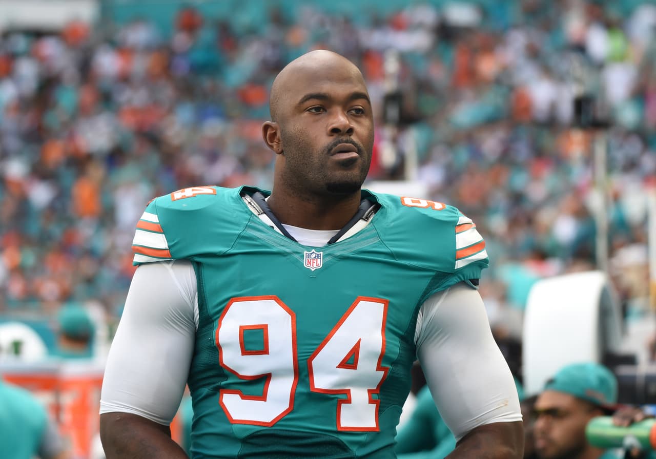 <b>50 DE - MARIO WILLIAMS</b>
<br>Si usted mira pasado el nombre y el precio inflado la estación pasada, Williams era un jugador a tiempo parcial decente. ¿Pero estará dispuesto a tomar un recorte de salario masivo por segundo año consecutivo?