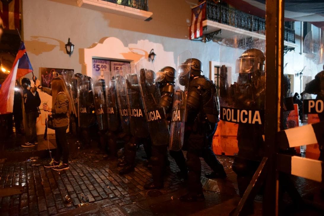 La Policía de Puerto Rico justifica uso de gases por agresiones de manifestantes