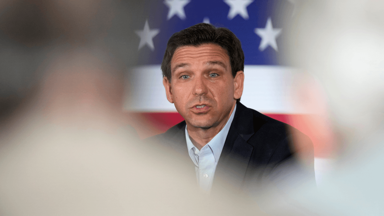 Demócratas condenan visita de DeSantis a Texas para "recaudar grandes cheques de donantes"